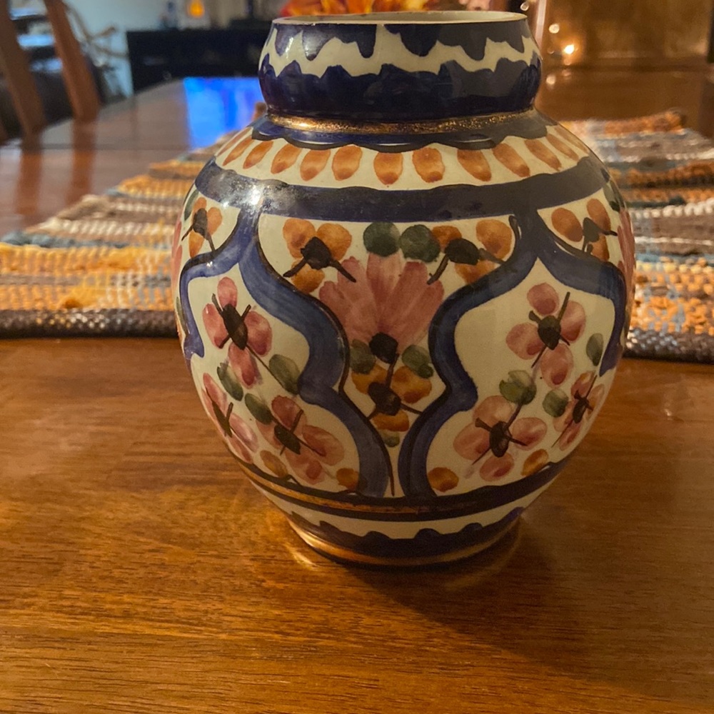 Majolica holland vase